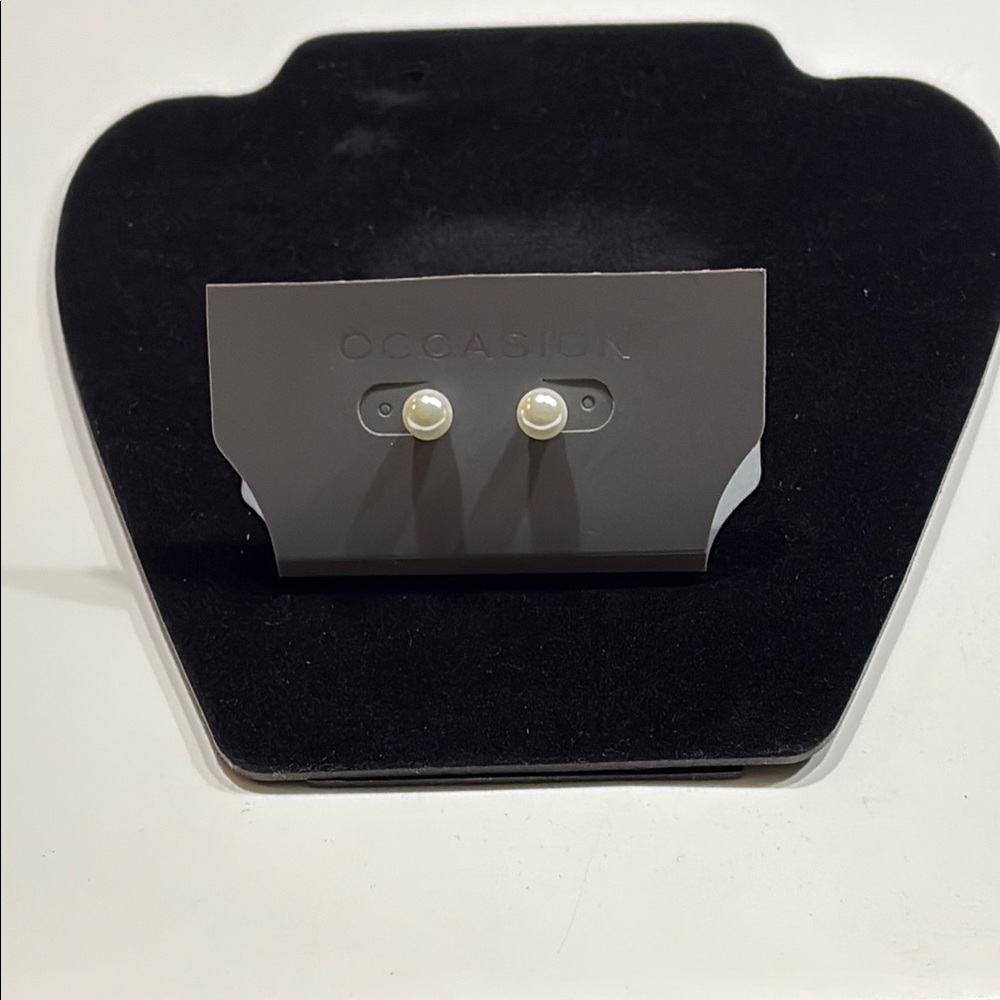 Occasion White Pearl Stud Earrings